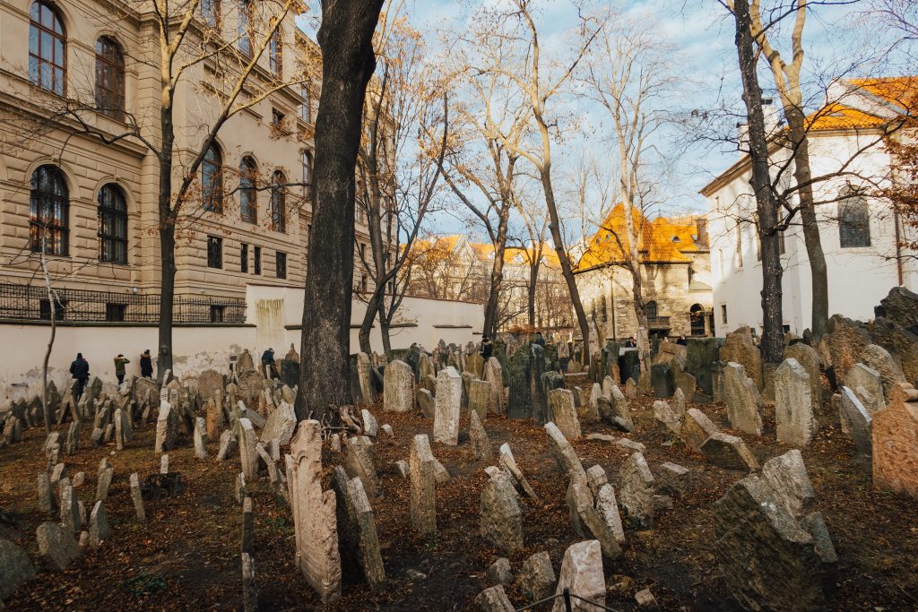 jewish cemetery prague